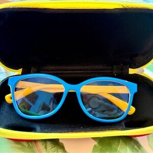 Young kids blue light blocking glasses w red car shaped case​